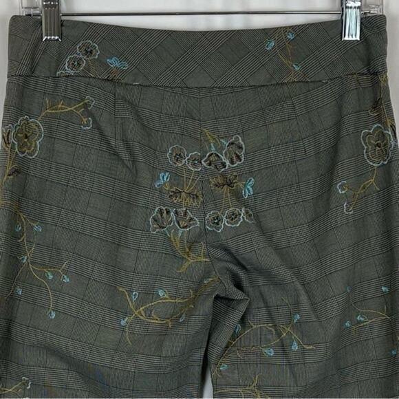 Cache Vintage Embroidered Floral Cuffed Dressy Low Rise Capris Size 2 - Picture 7 of 12